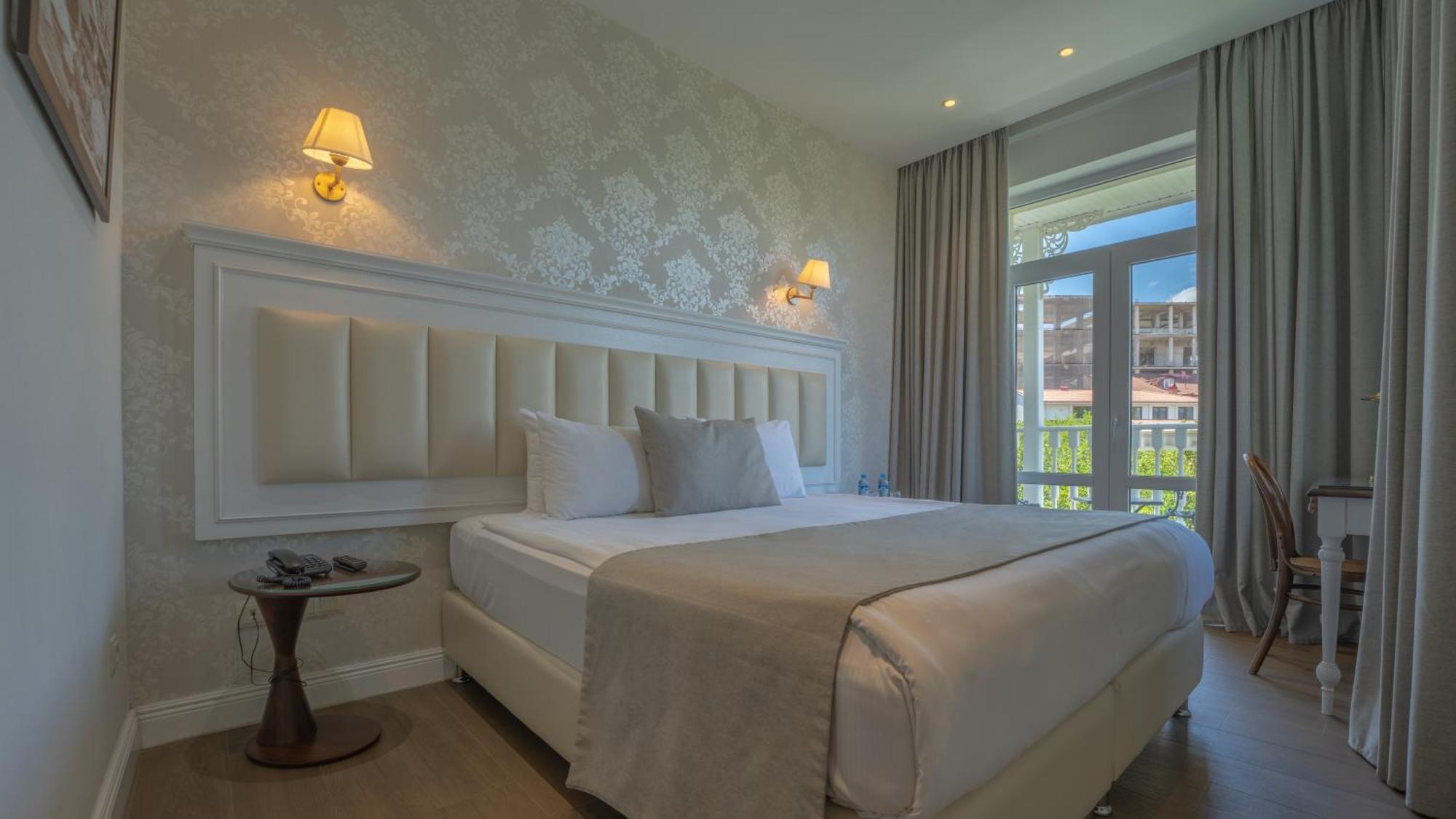 Passport Hotel